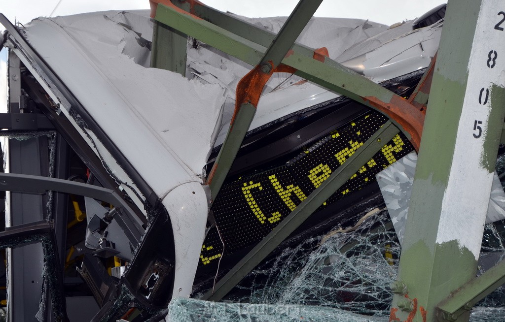 Schwerer Bus Unfall Koeln Porz Gremberghoven Neuenhofstr P433.JPG - Miklos Laubert